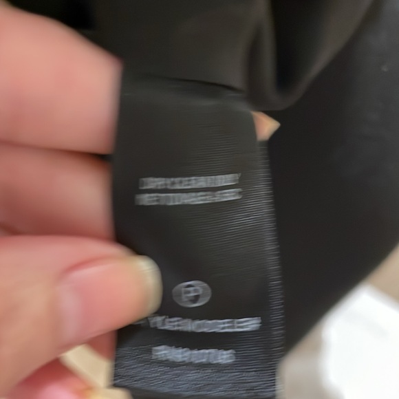 ROBBI & NIKKI byROBERT RODRIGUEZ SILK CHAIN EMBELLISHED RUFFLE FRONT TANK TOP SM - Picture 16 of 16